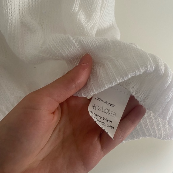 Light white knitted sweater vest - Picture 4 of 4